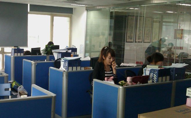 广州仁千信息科技小程序开发与传统网站建设的功能差异分析
